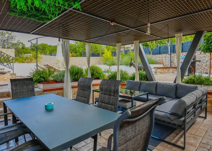 Villa 3qb - Split By Guide *